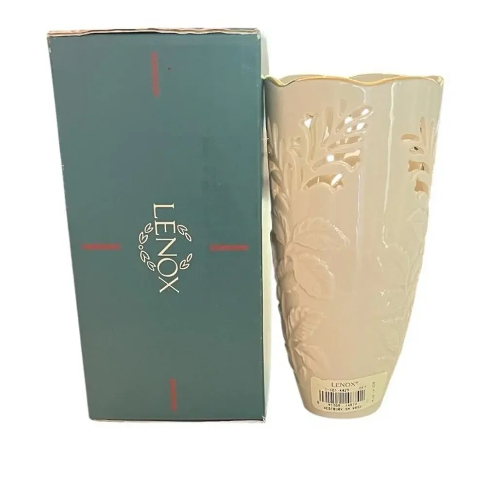 NEW LENOX WESTBURY Small Vase Ivory Gold Guilted Embossed Leaf Cutout